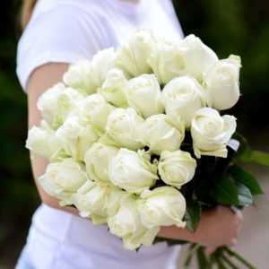 Белые розы купить в Донецке